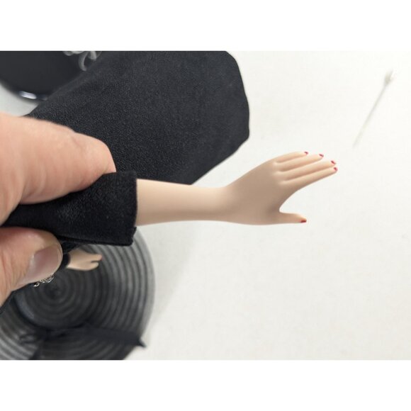 Gene Marshall Little Black Dress Fashion Doll + COA, booklet, stand and box, - Picture 7 of 10